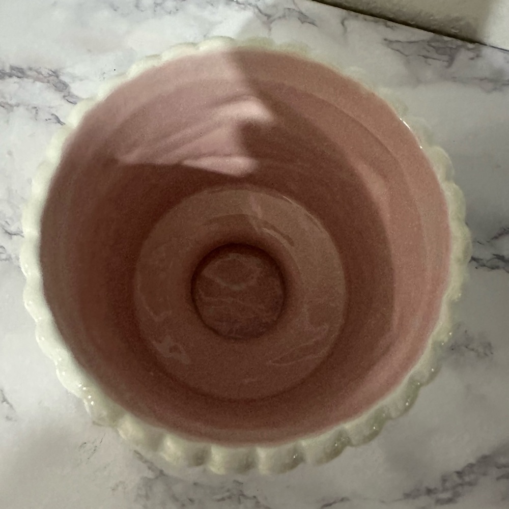 Pink and White birthday cake brush holder - Picture 2 of 2